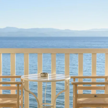 Archontiko Seaside Hotel-beachfront Blue Experience מלון דירות 3*
