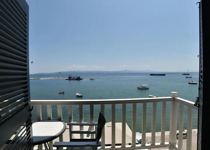 Ξενοδοχείο με διαμερίσματα Archontiko Seaside Hotel-beachfront Blue Experience Πλατανιάς